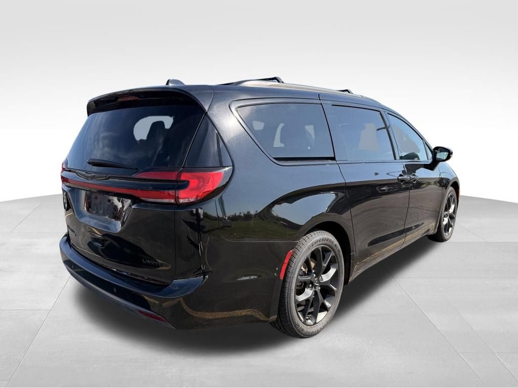 Used 2025 Chrysler Pacifica Limited FWD image 7