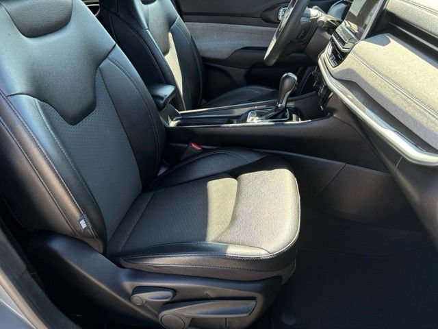 Used 2024 Jeep Compass Latitude AWD/4WD image 16