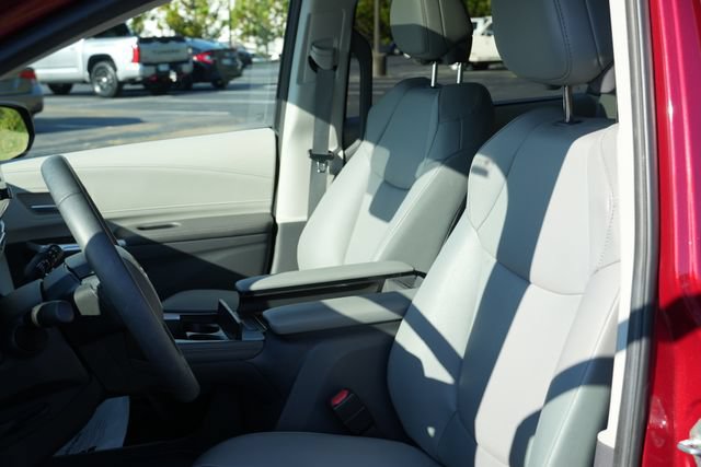 Used 2023 Toyota Sienna XLE FWD image 24