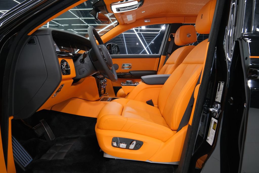 Used 2025 Rolls-Royce Phantom Sedan image 28