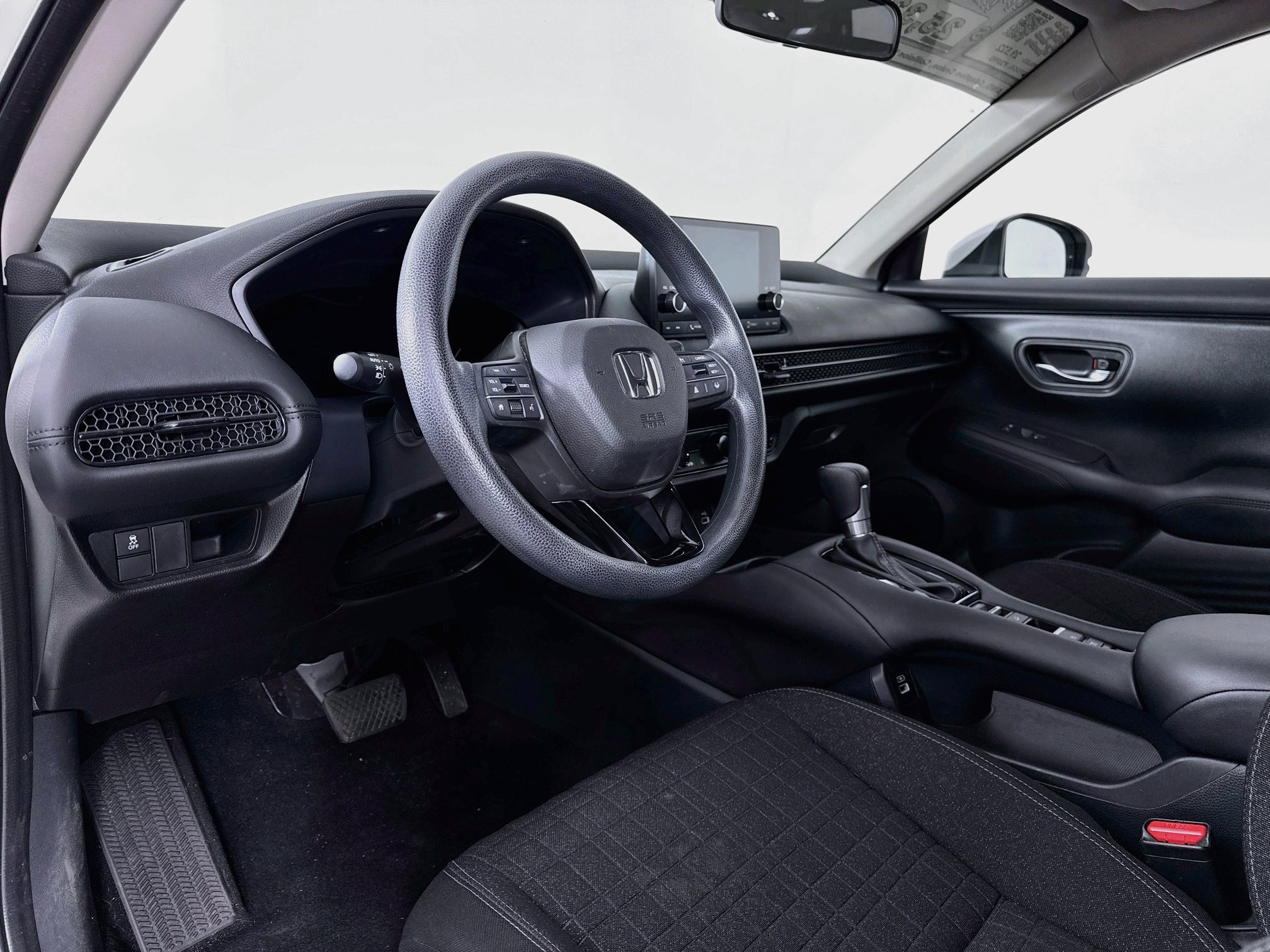 Used 2023 Honda HR-V LX image 9
