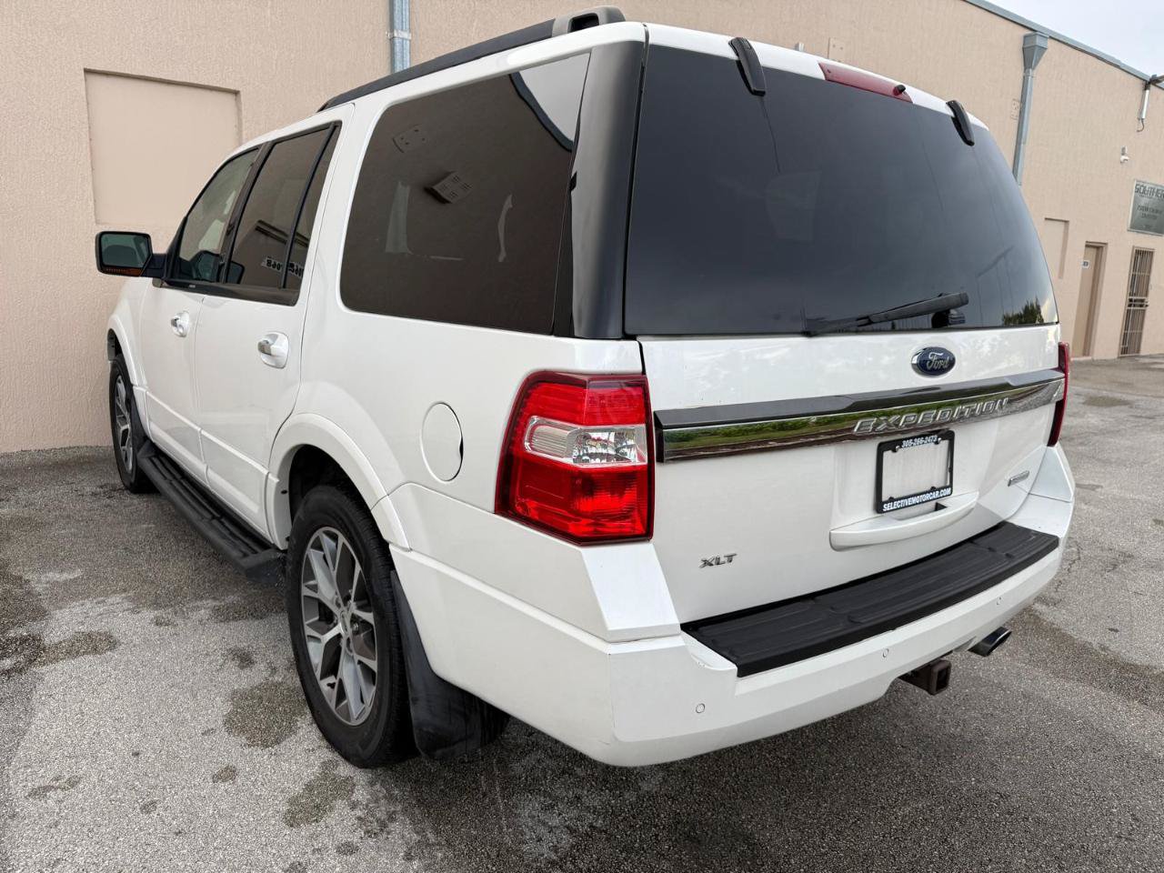 Used 2017 Ford Expedition XLT w/ Equipment Group 202A RWD image 8