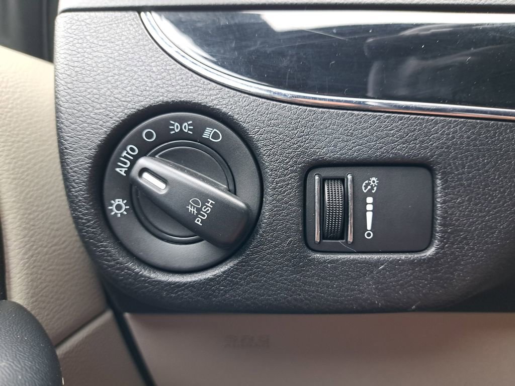 Used 2020 Dodge Grand Caravan SXT image 26