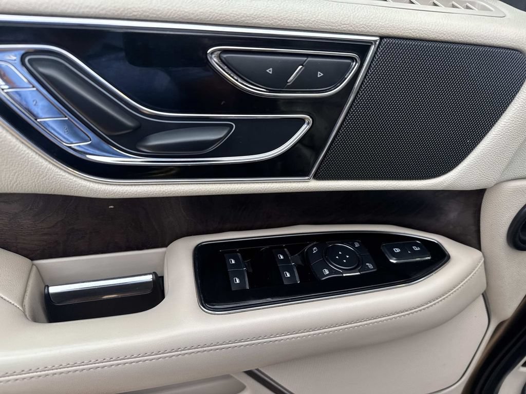 Used 2019 Lincoln Navigator Select RWD image 20