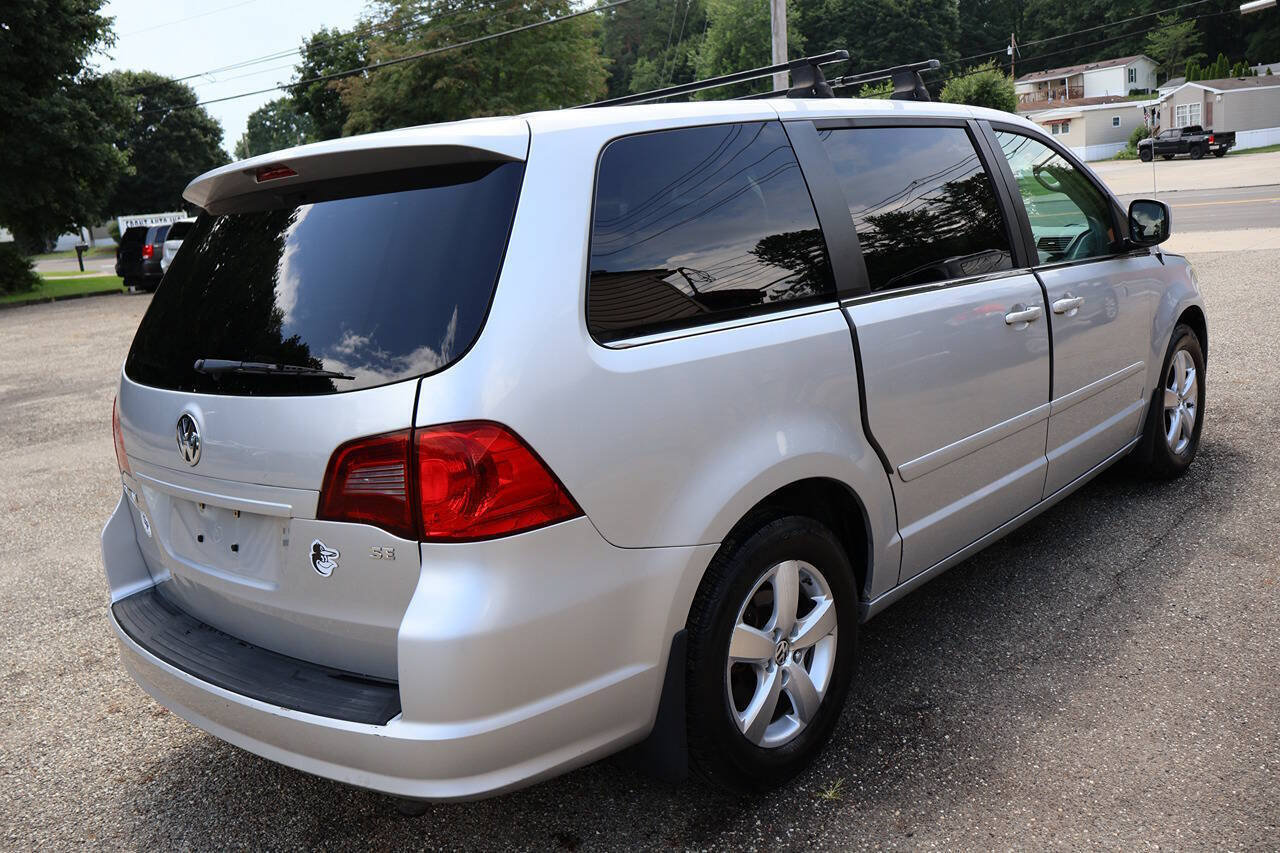 Used 2010 Volkswagen Routan SE FWD image 9