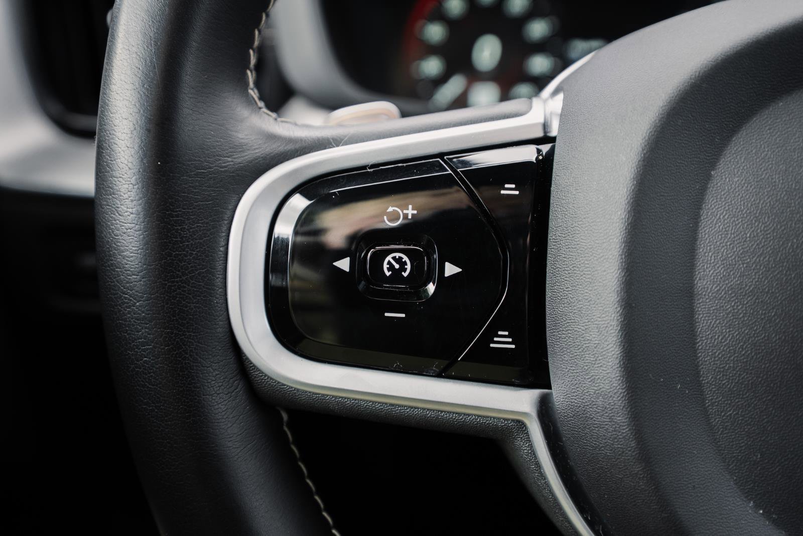 Used 2020 Volvo XC60 T6 R-Design image 28