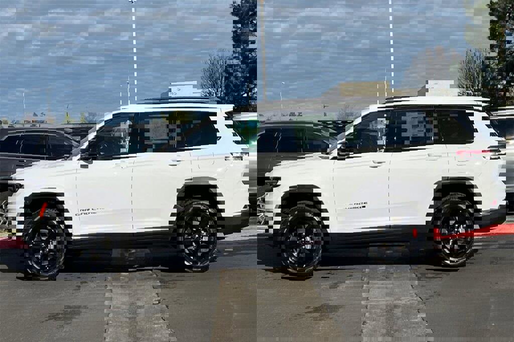 New 2025 Jeep Grand Cherokee L Limited image 7