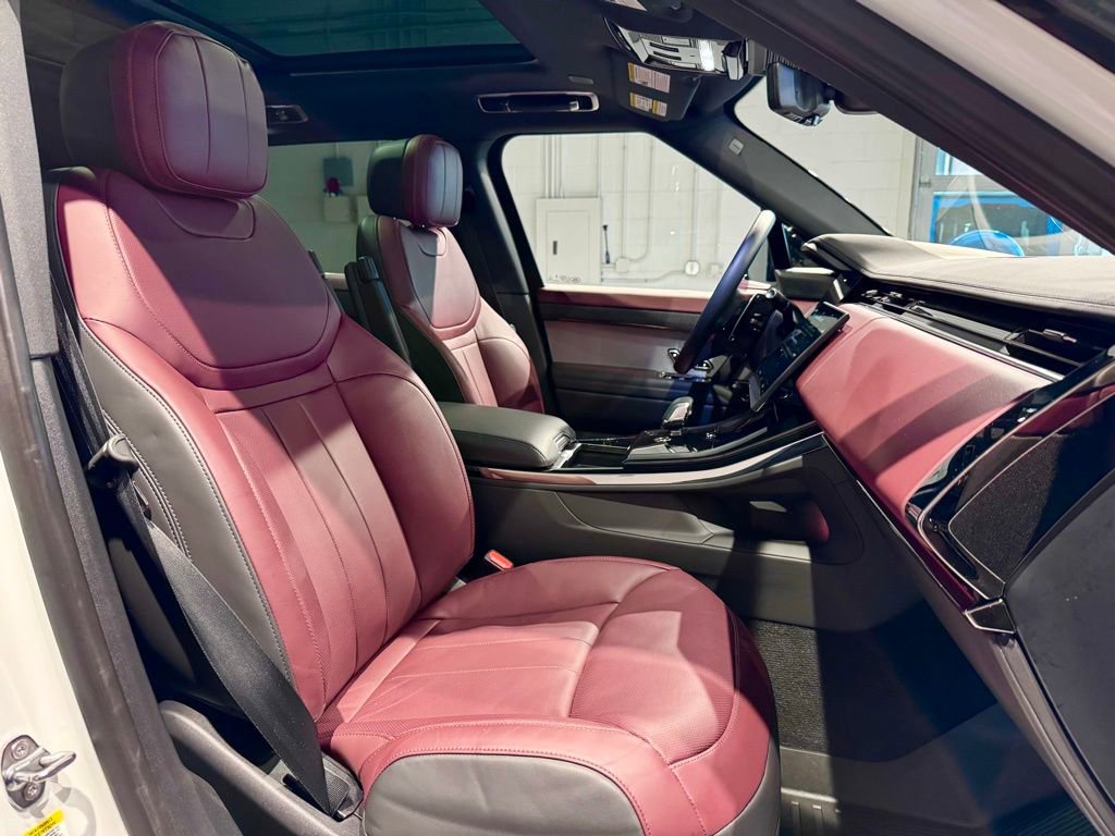 Used 2025 Land Rover Range Rover Sport Dynamic SE image 48