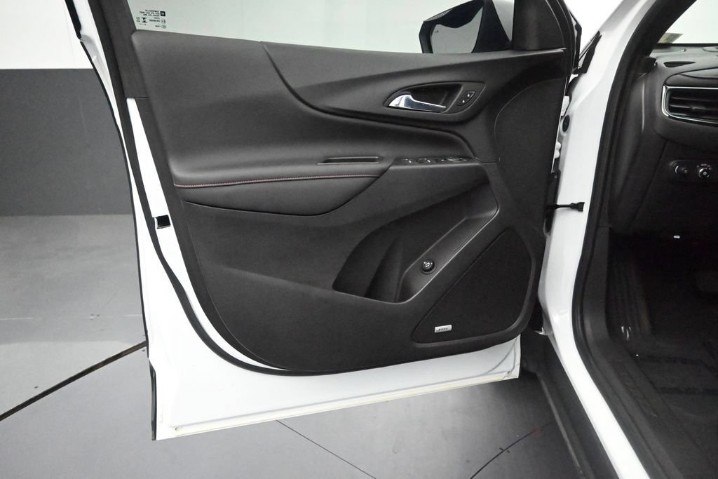 Used 2024 Chevrolet Equinox RS w/ RS Leather Package FWD image 11