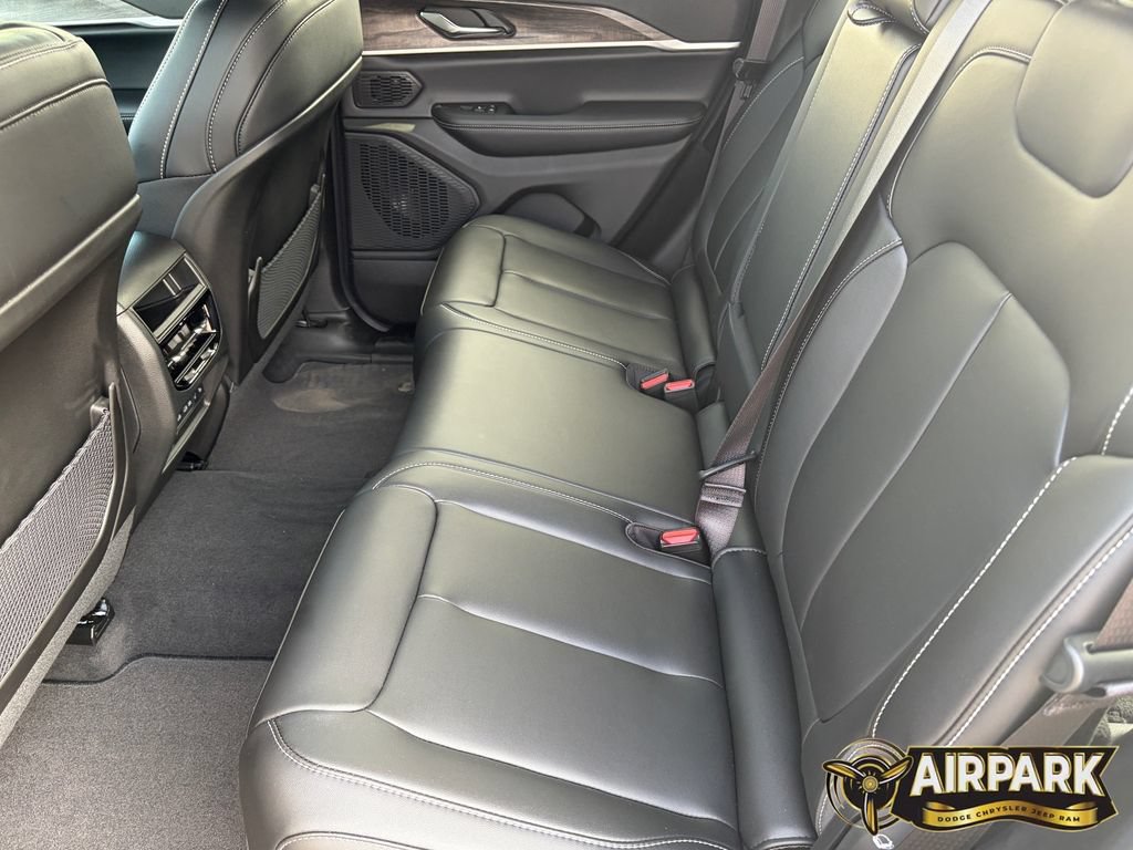 New 2026 Jeep Grand Cherokee Limited w/ Limited Altitude Package AWD/4WD image 13
