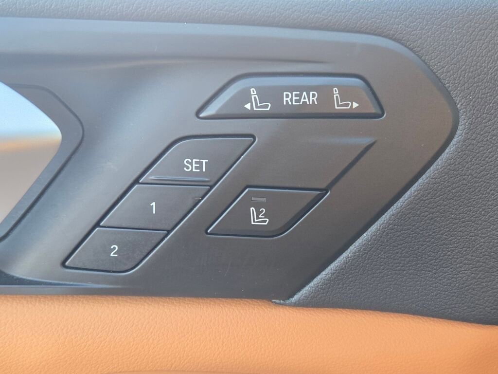 Used 2022 BMW X7 xDrive40i w/ M Sport Package image 42