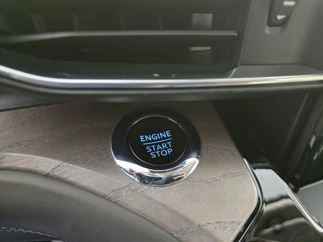 Certified 2023 Ford Explorer Platinum w/ Technology Package AWD/4WD image 32