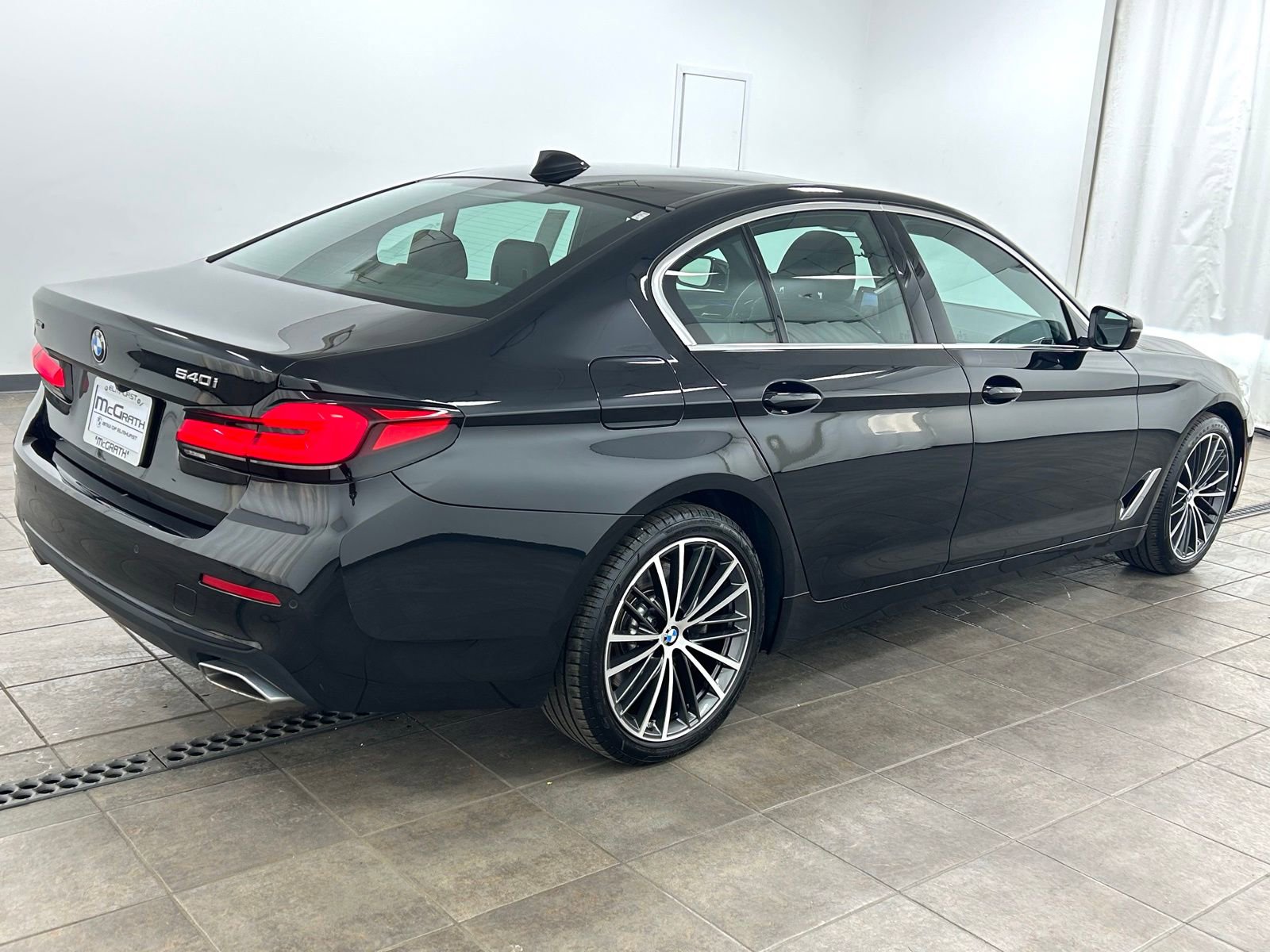 Used 2023 BMW 540i xDrive w/ Premium Package image 5