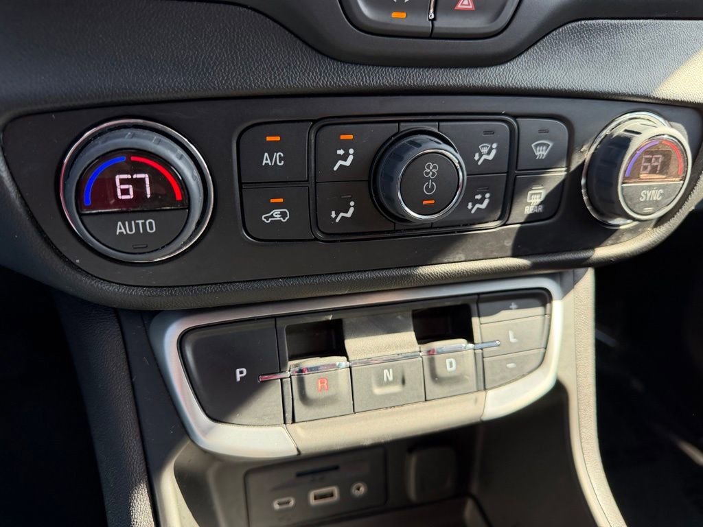 Certified 2024 GMC Terrain SLT AWD/4WD image 32