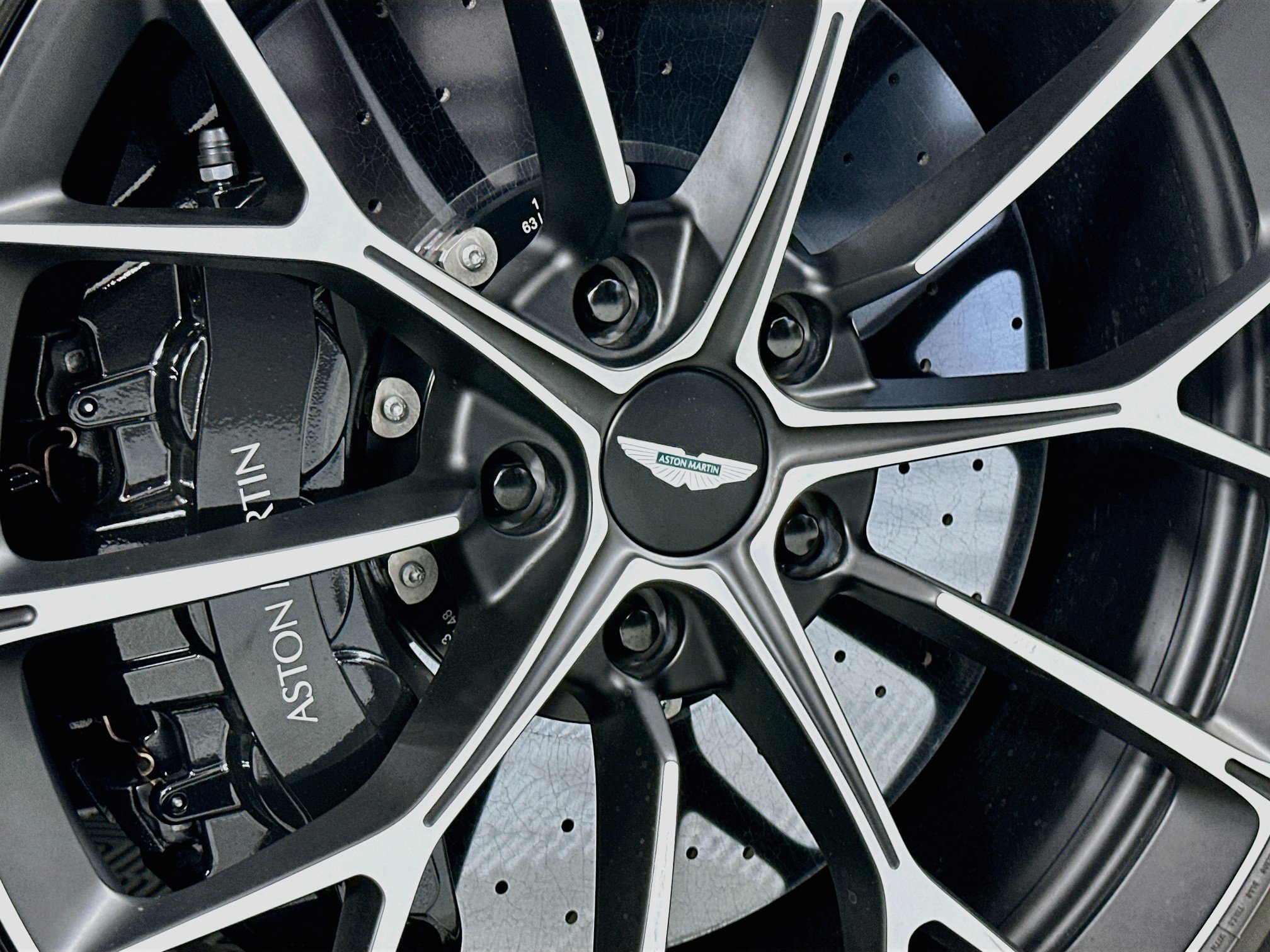 Used 2026 Aston Martin V8 Vantage Coupe RWD image 31