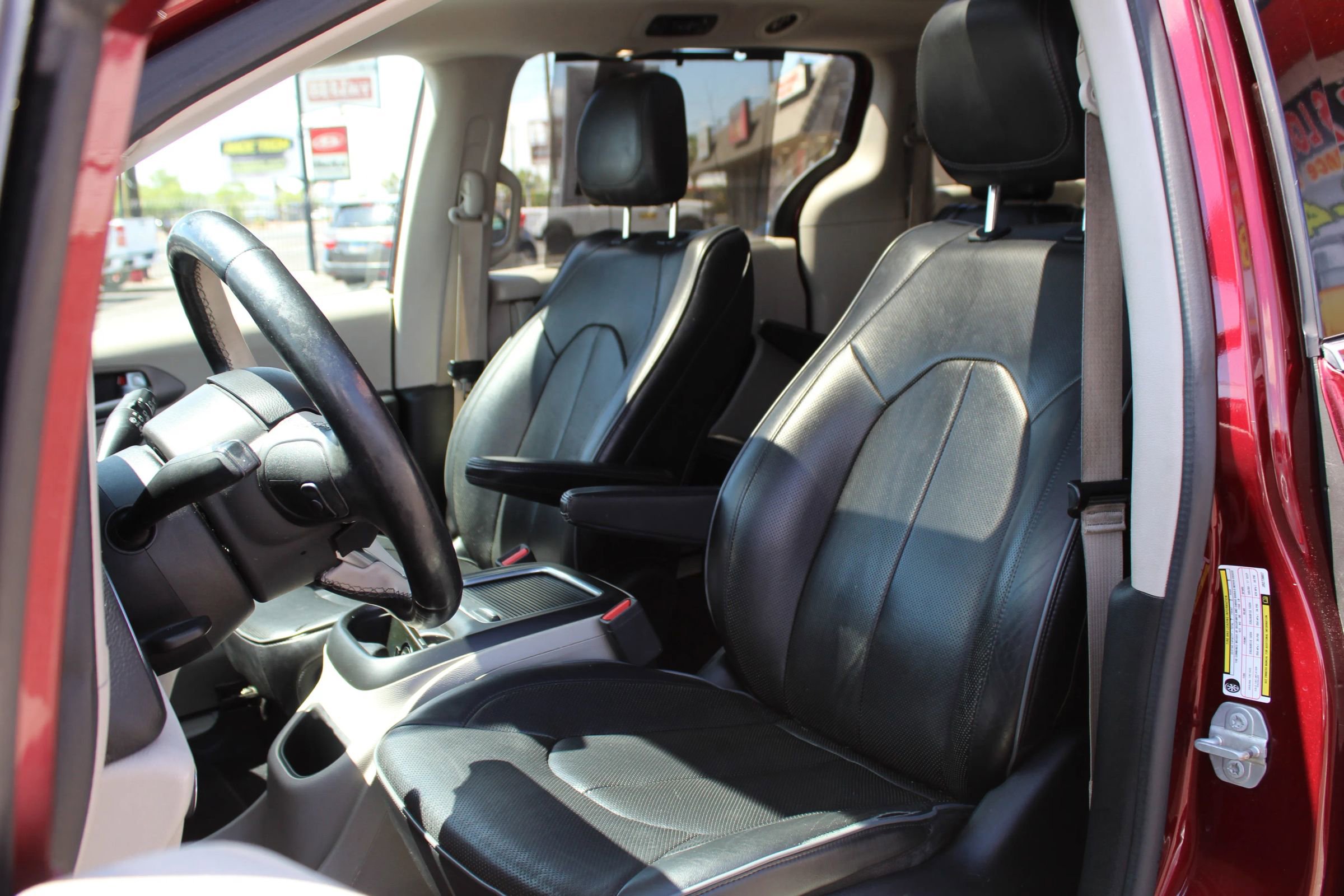 Used 2018 Chrysler Pacifica Limited FWD image 26