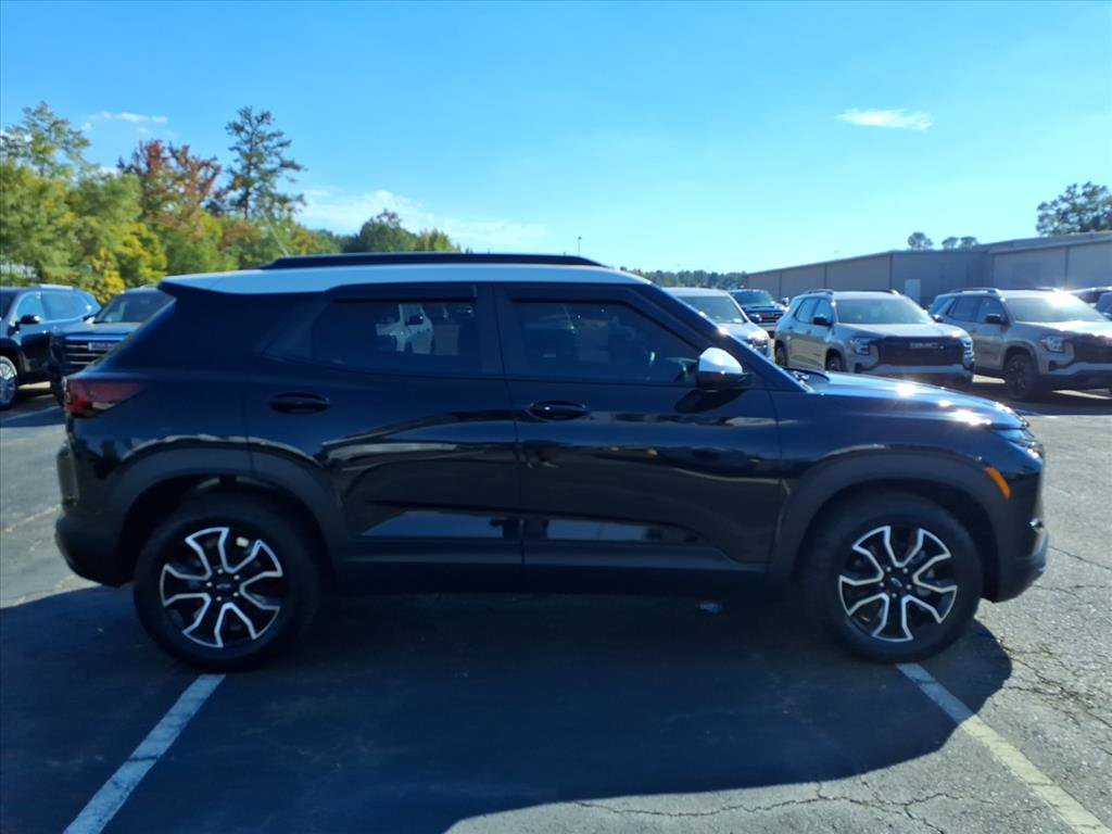 Used 2025 Chevrolet TrailBlazer ACTIV w/ Convenience Package image 3