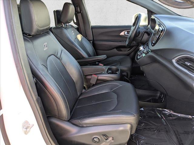 Used 2018 Chrysler Pacifica Touring-L Plus w/ S Appearance Package image 23