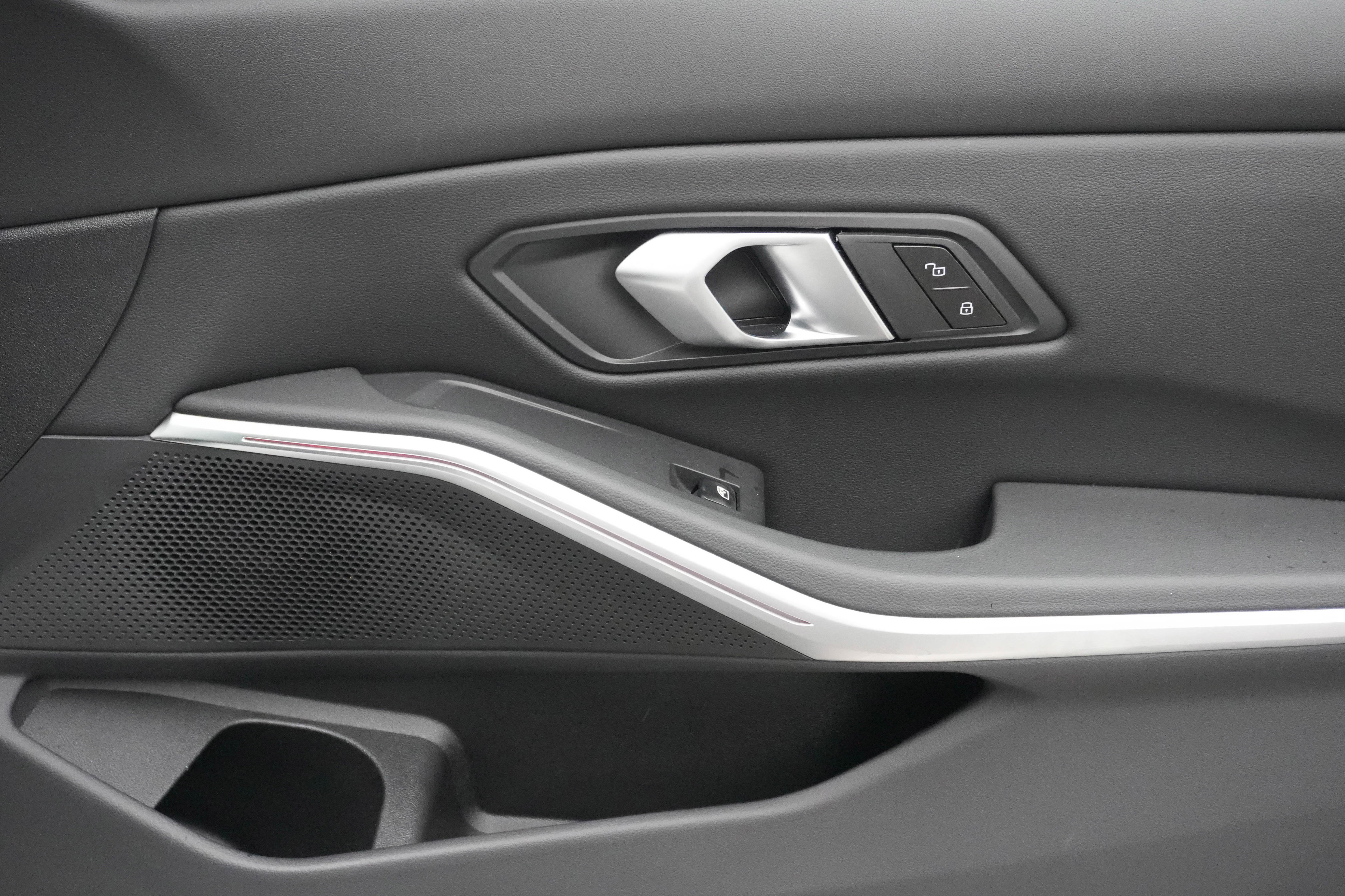 Certified 2025 BMW 330i Sedan image 31