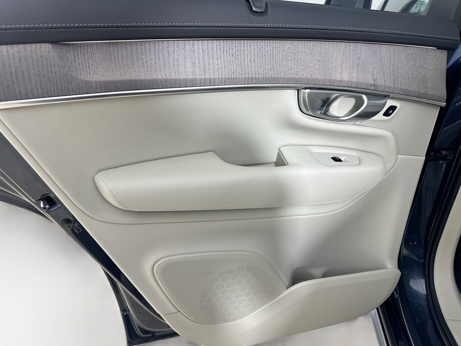 Certified 2026 Volvo XC90 B6 Ultra AWD/4WD image 34