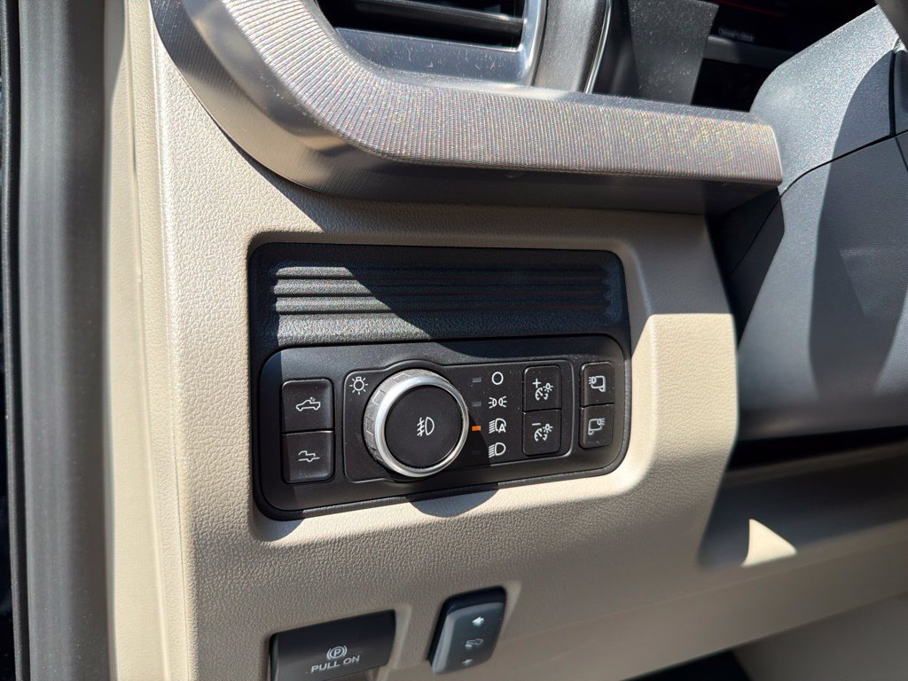 Used 2025 Ford F250 Platinum w/ Platinum Plus Package AWD/4WD image 16
