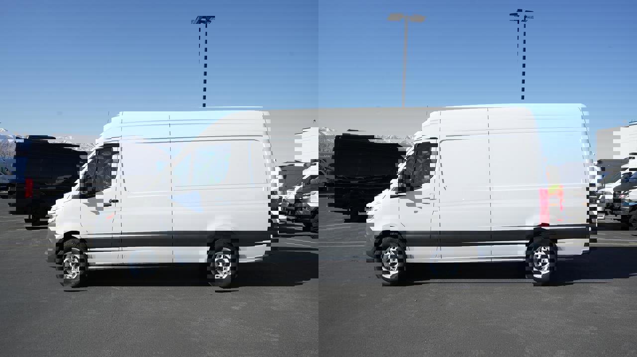 Used 2023 Mercedes-Benz Sprinter 2500 image 4