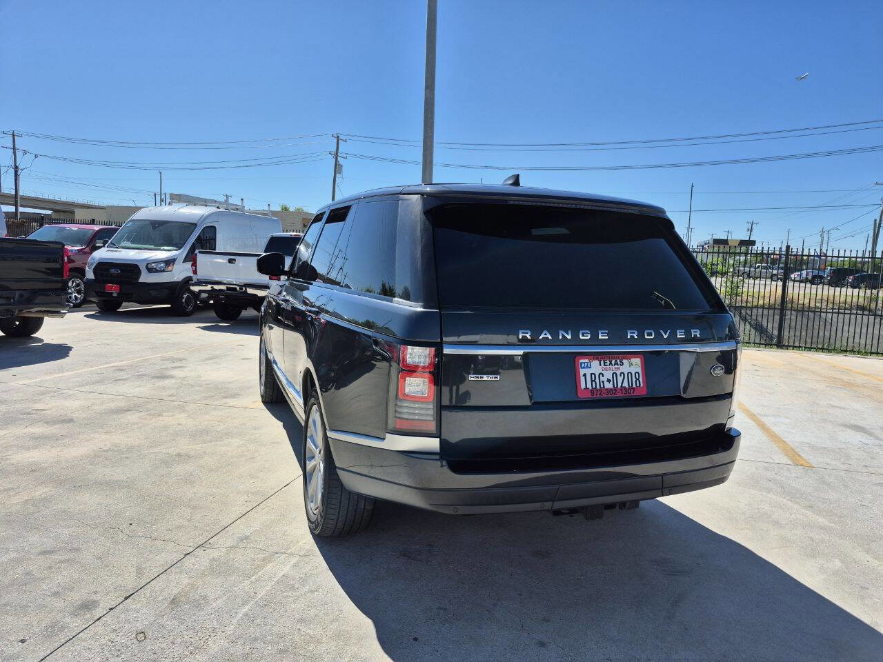 Used 2017 Land Rover Range Rover HSE image 9