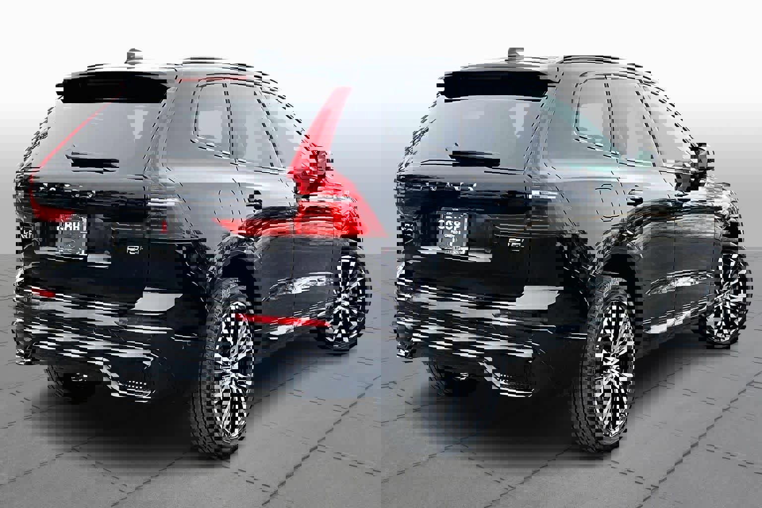 Certified 2024 Volvo XC60 B5 Plus w/ Climate Package image 13