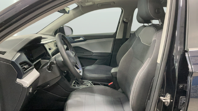 Used 2024 Volkswagen Taos SE w/ Panoramic Sunroof Package AWD/4WD image 15