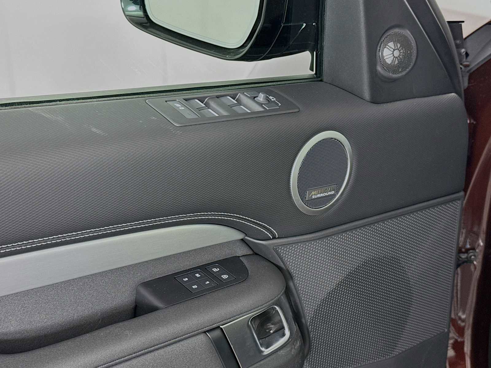 New 2026 Land Rover Discovery Limited Edition image 18