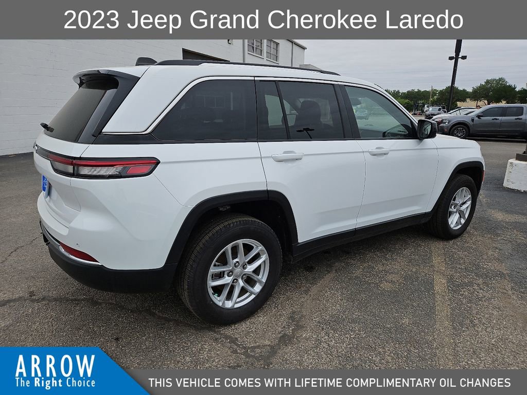 Used 2023 Jeep Grand Cherokee Laredo AWD/4WD image 13