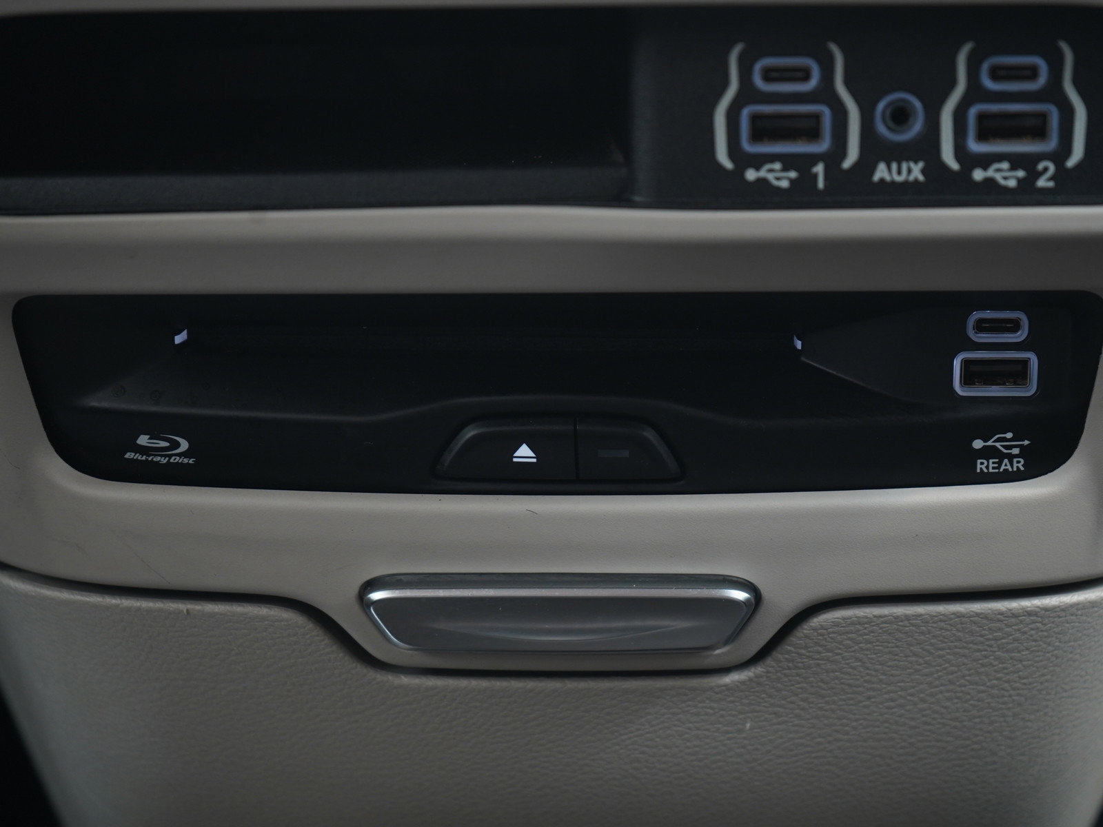 Used 2022 Chrysler Pacifica Touring-L w/ Uconnect Theater Family Group FWD image 21