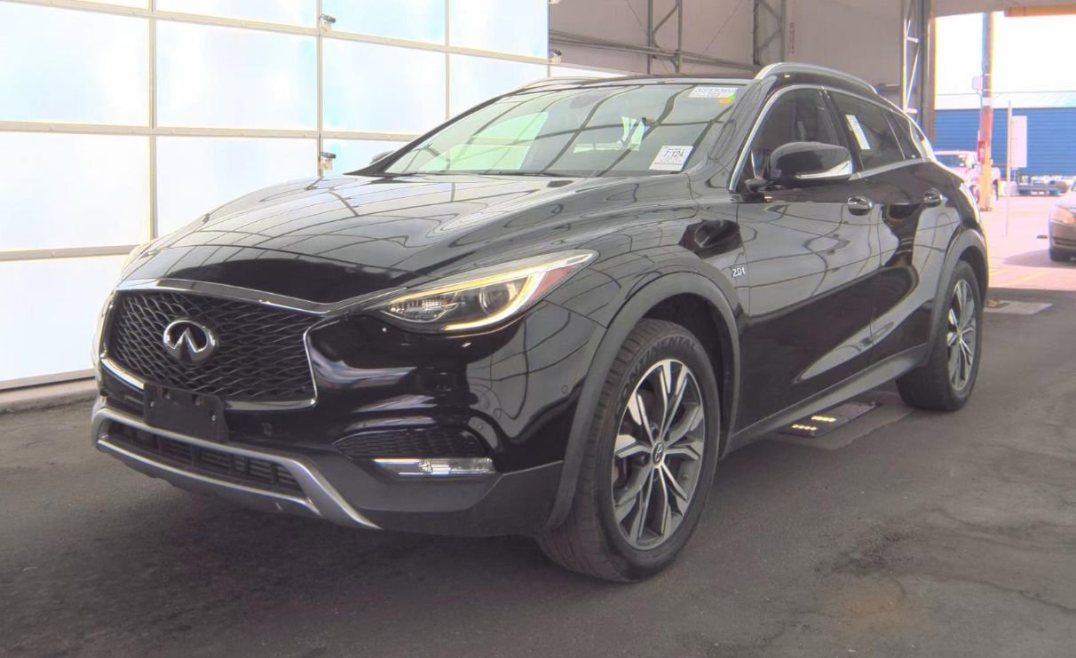 Used 2018 INFINITI QX30 Premium w/ Navigation Package image 1