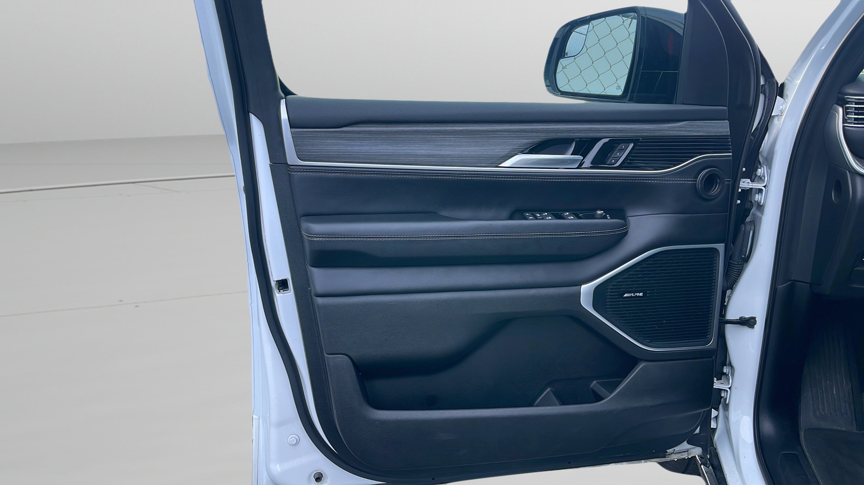 Used 2024 Jeep Wagoneer L Series III w/ Flexible Seating Group image 21