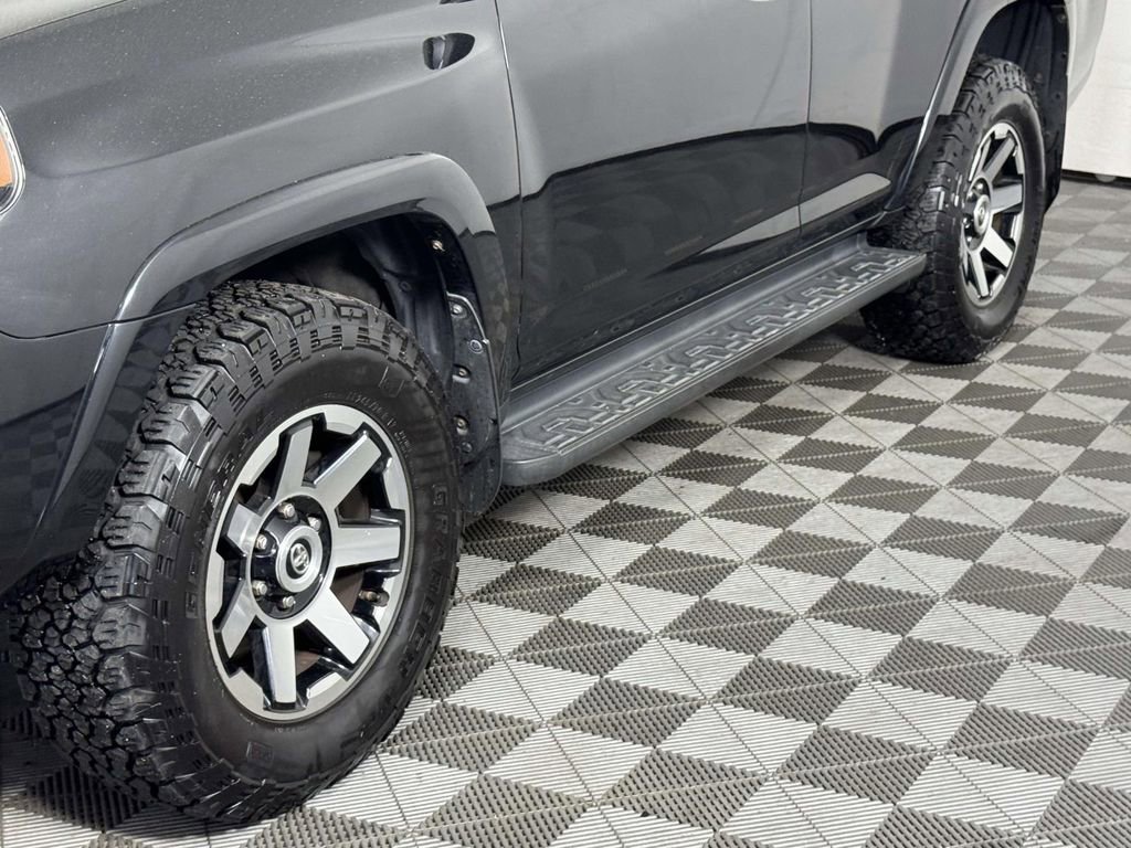 Used 2018 Toyota 4Runner TRD Off-Road Premium AWD/4WD image 13