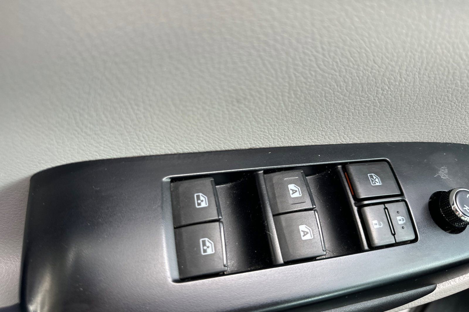 Used 2017 Toyota Highlander XLE AWD/4WD image 8