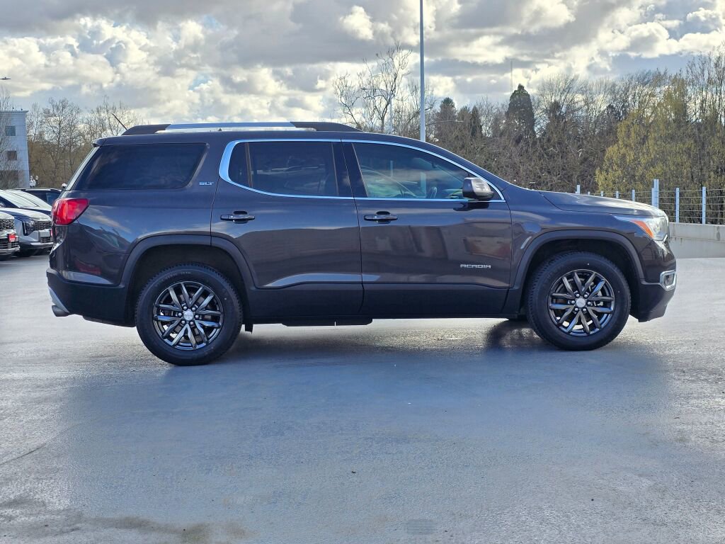 Used 2017 GMC Acadia SLT image 2