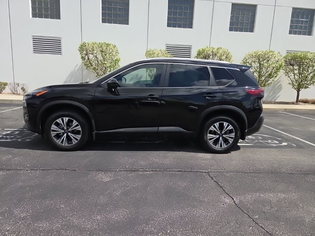 Used 2022 Nissan Rogue SV w/ SV Premium Package image 3