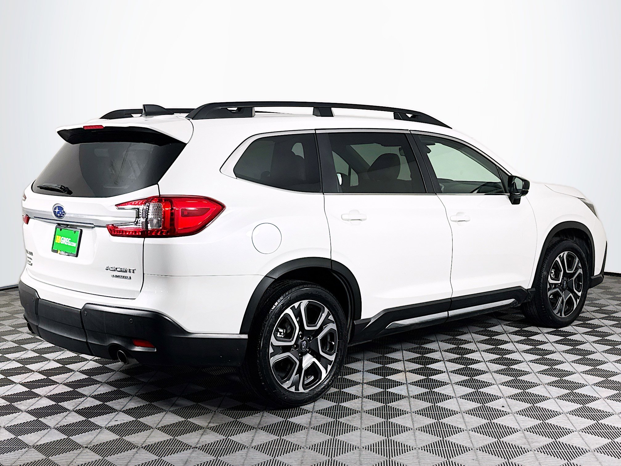 Used 2024 Subaru Ascent Limited w/ Technology Package AWD/4WD image 10