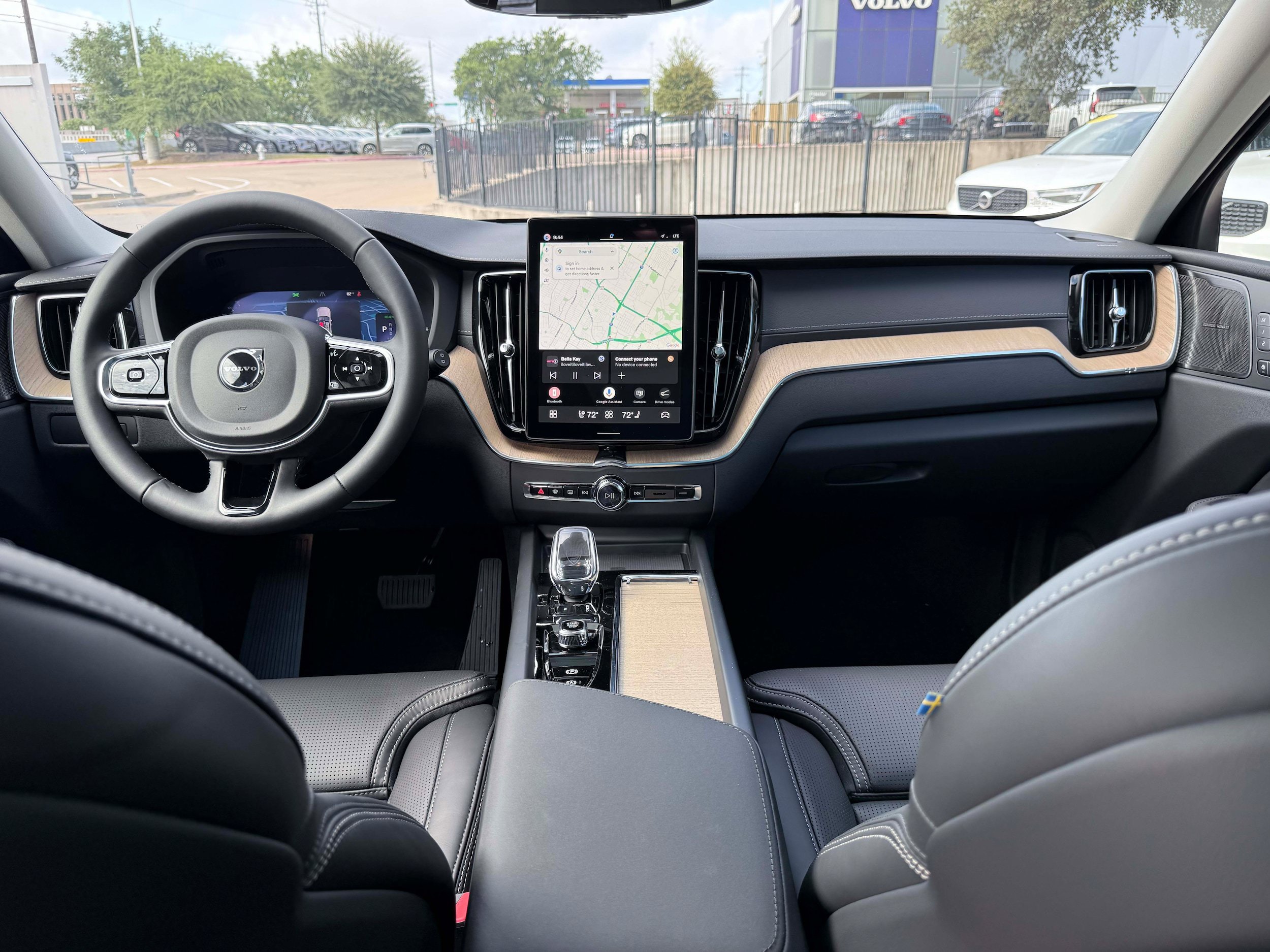 New 2026 Volvo XC60 T8 Ultra w/ Protection Package Premier AWD/4WD image 18