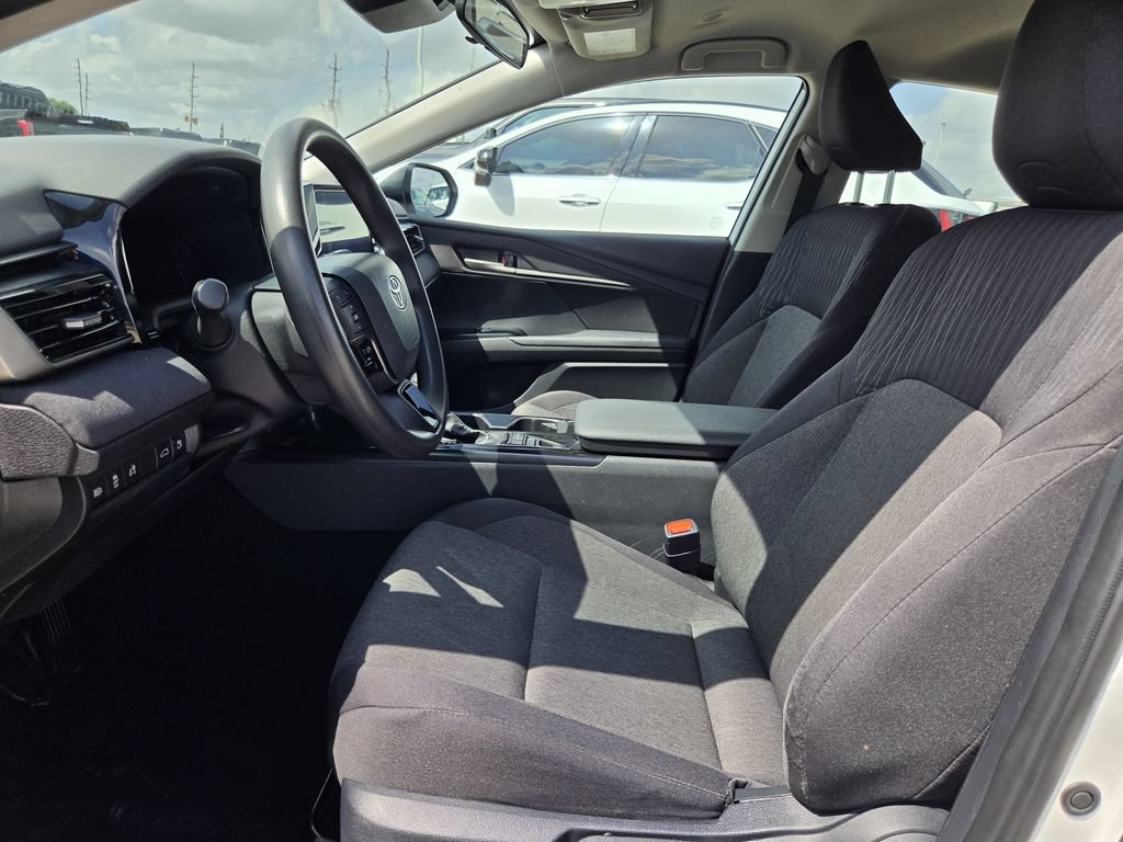 Used 2025 Toyota Camry LE FWD image 27
