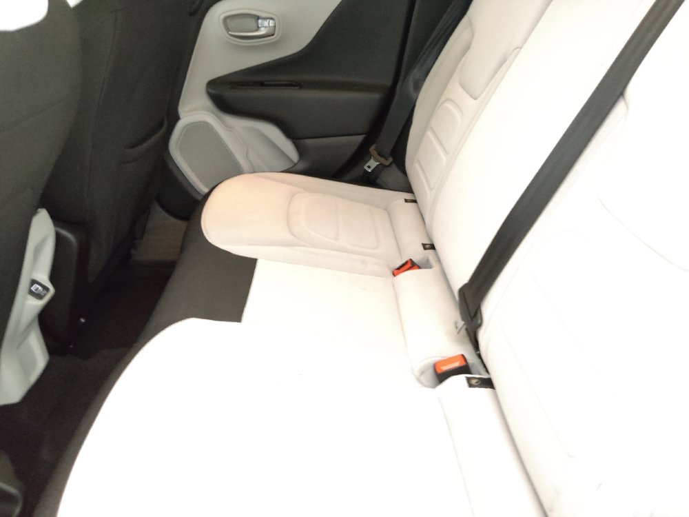 Used 2022 Jeep Renegade Latitude w/ Sun/Sound Group image 18