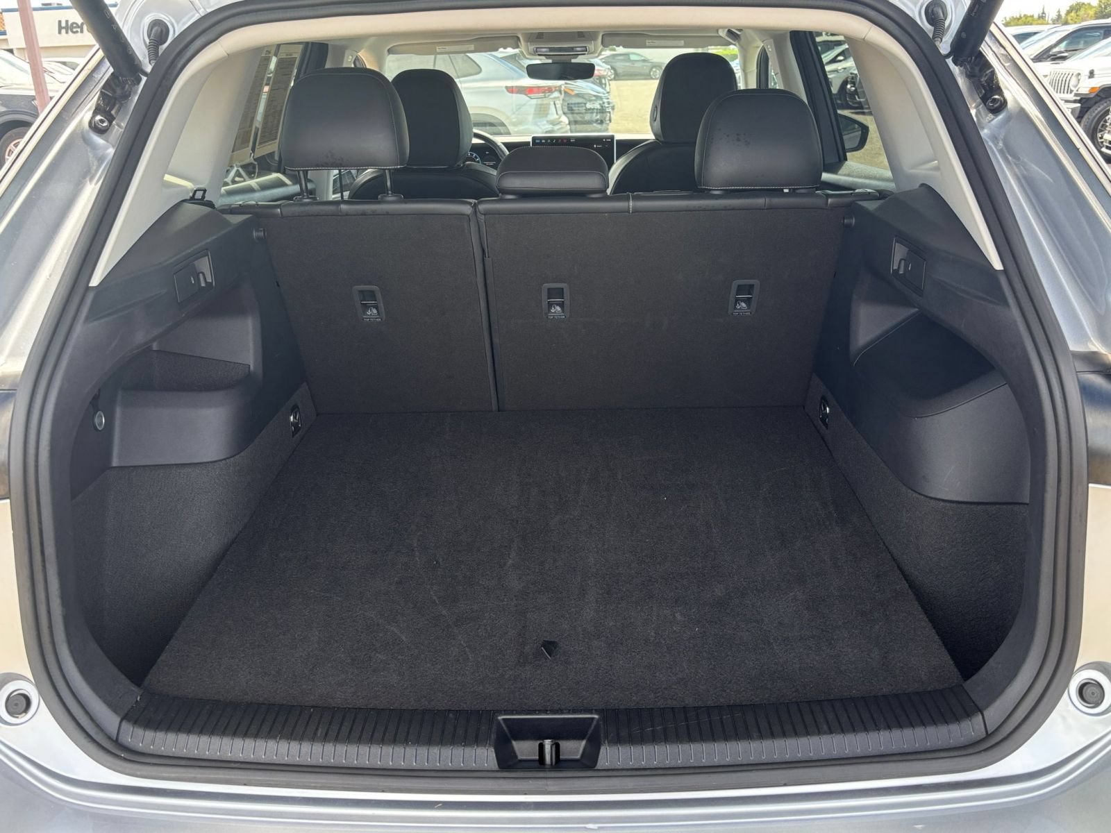 Used 2026 Volkswagen Tiguan SE AWD/4WD image 33