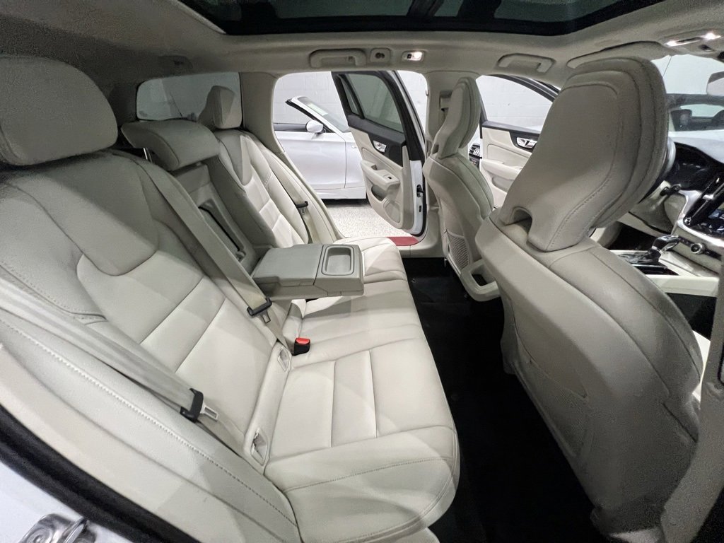 Used 2020 Volvo V60 T5 Cross Country w/ Protection Package Premier image 34