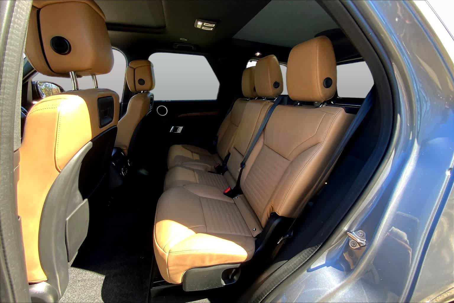 Used 2025 Land Rover Discovery Dynamic SE AWD/4WD image 19