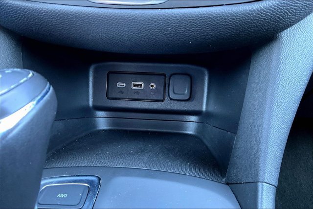 Used 2019 Chevrolet Equinox LT AWD/4WD image 16
