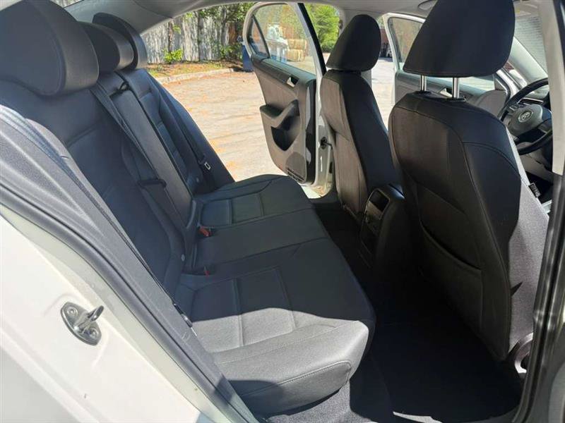 Used 2011 Volkswagen Jetta SE FWD image 7