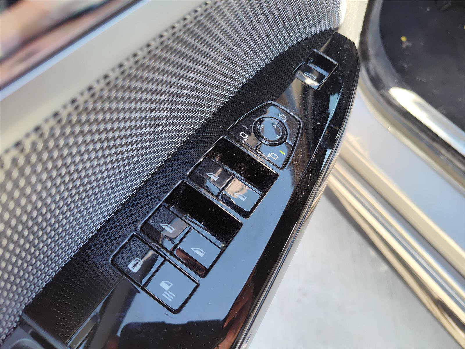 Certified 2023 BMW 740i w/ Executive Package image 14