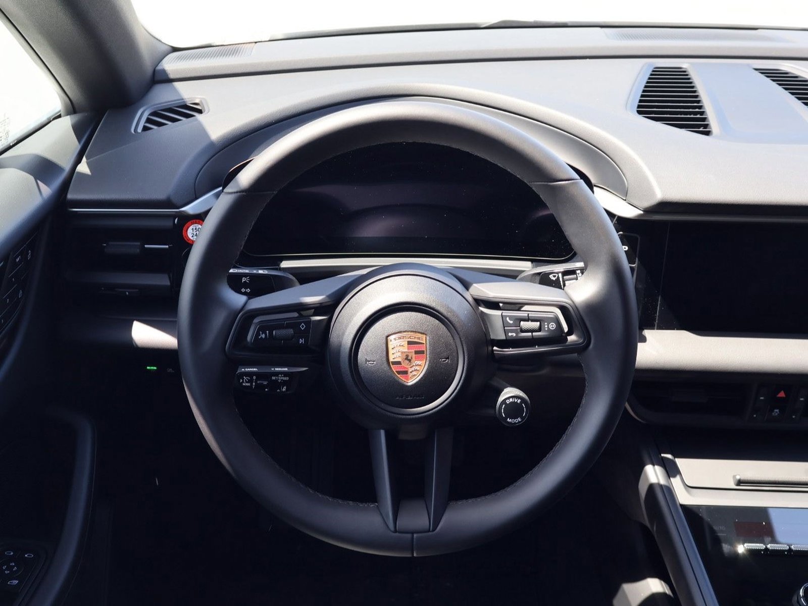 Certified 2025 Porsche Macan Electric RWD image 15