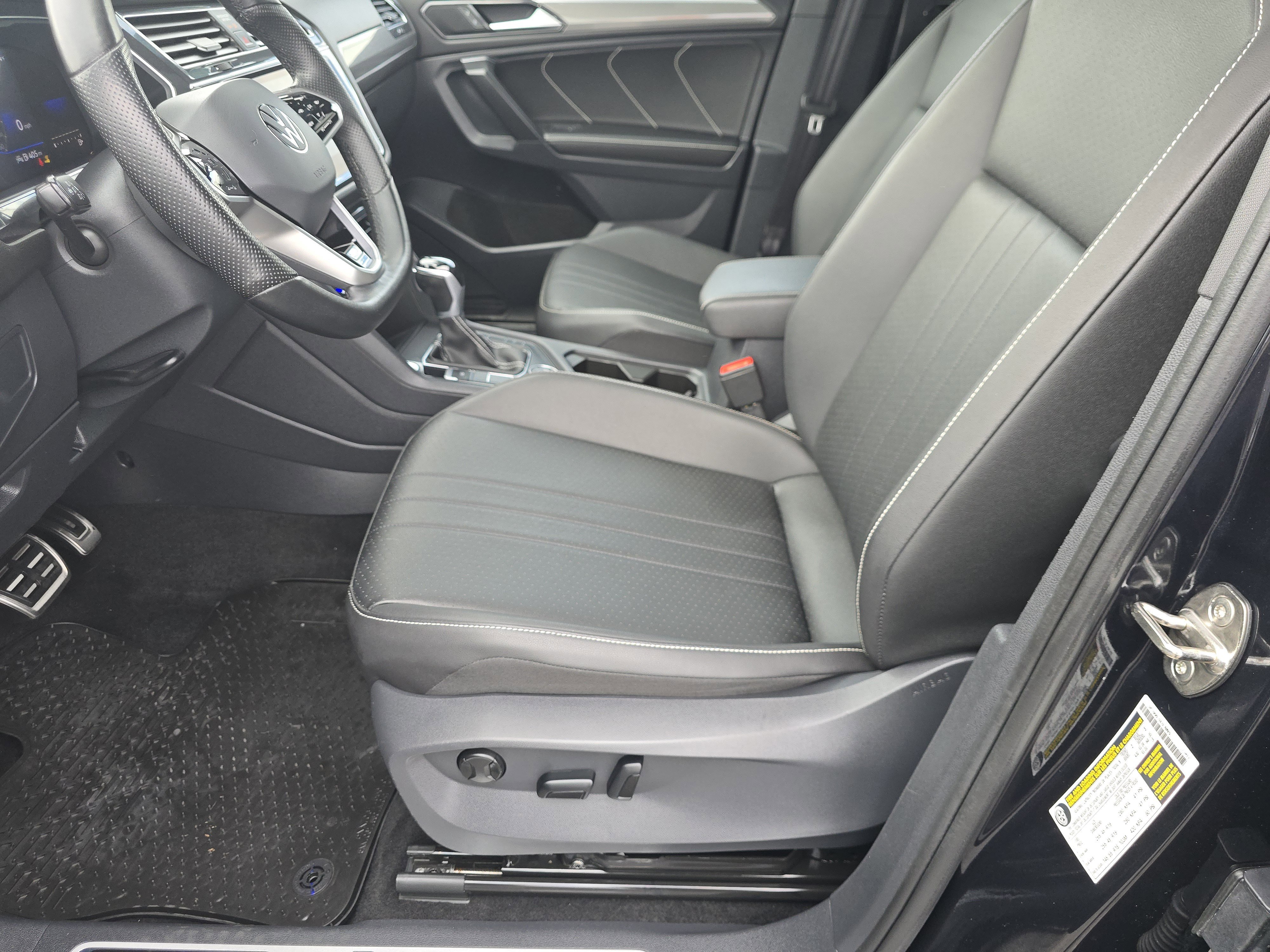Certified 2023 Volkswagen Tiguan SE R-Line AWD/4WD image 18